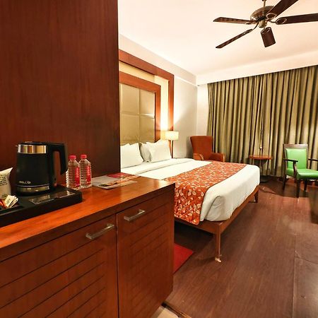 The Sky Imperial, Thaltej Hotel Ахмедабад Екстериор снимка