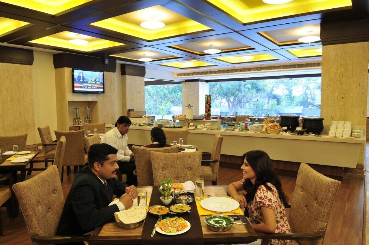 The Sky Imperial, Thaltej Hotel Ахмедабад Екстериор снимка