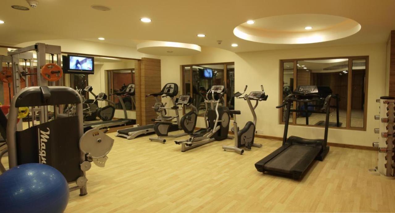 The Sky Imperial, Thaltej Hotel Ахмедабад Екстериор снимка