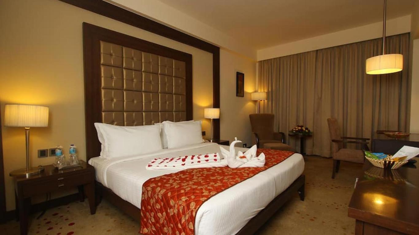 The Sky Imperial, Thaltej Hotel Ахмедабад Екстериор снимка