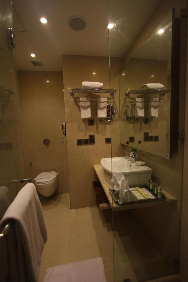 The Sky Imperial, Thaltej Hotel Ахмедабад Екстериор снимка